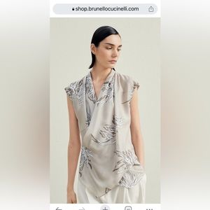 Silk sleeveless blouse, runs a bit smaller. M would fit size 6-8.